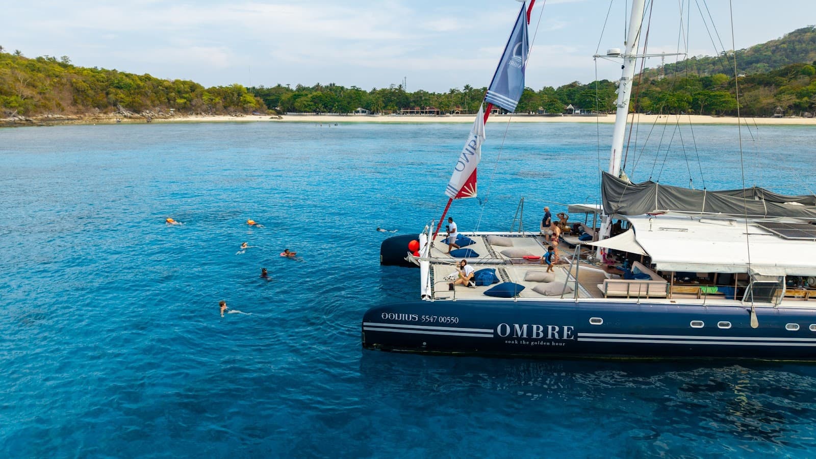 เกาะราชาและเกาะเฮ – Ombre Catamaran